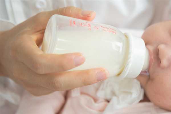 奶粉挂壁会消化不良吗 需综合考虑这几个问题
